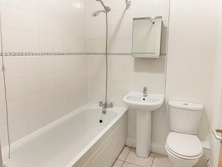 2 bedroom flat to rent - Photo 5