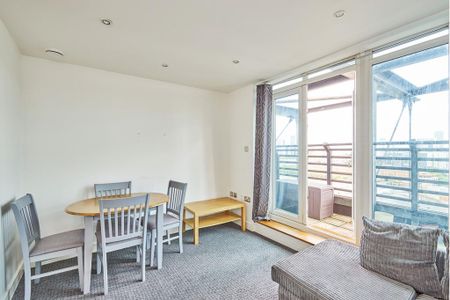 2 bedroom flat to rent - Photo 2