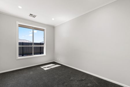 Stunning Brand new 5 bedroom home - Photo 4