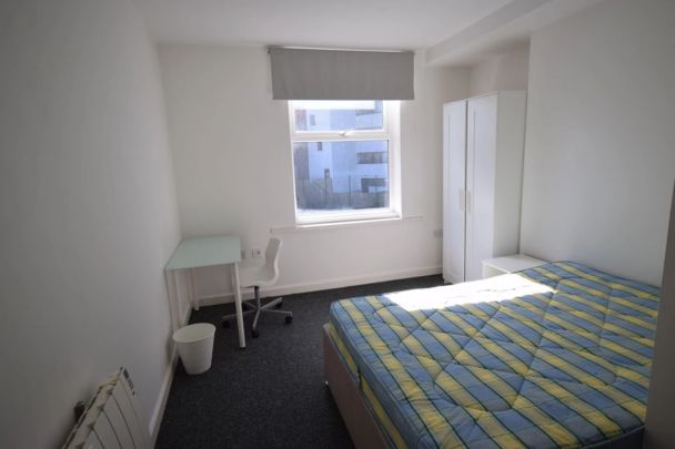 To Rent Holdenhurst Road, Lansdowne, Bournemouth, BH8 £2,250 pcm Tenancy Info - Photo 1