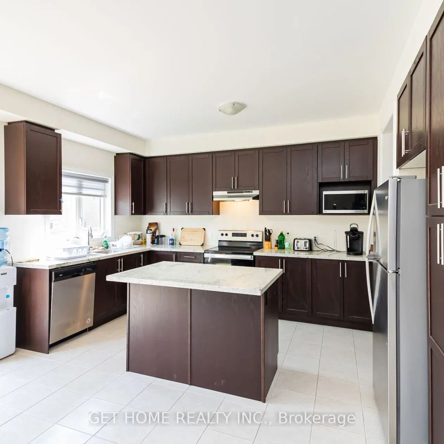 Detached Home For Lease | E9044678 - Photo 1