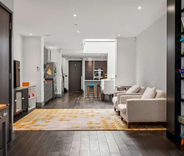 Exceptional contemporary family living in the heart of one of Islin... - Photo 2