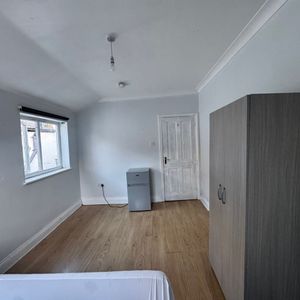 Room in a Shared Flat, Chandler Avenue, E16 - Photo 3
