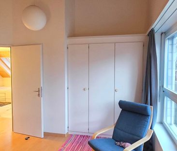 Charmante Dachwohnung grossem Balkon - Photo 4