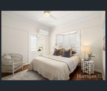 Charming Bardon Abode - Photo 2