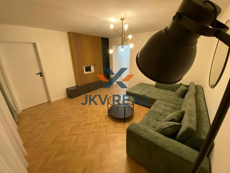 ✨ LUXUSNÉ BÝVANIE V SRDCI MICHALOVIEC – 2-IZBOVÝ BYT S BALKÓNOM, PARKOVANÍM A VEĽKÝM SKLADOM - Photo 2