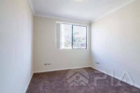 Spacious 1 Bedroom + Study Apartment for lease , close to Stockland Mall and Business Park - Photo 2