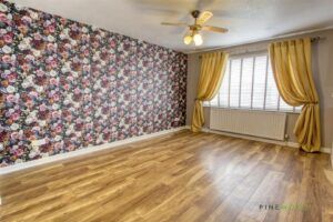 2 BEDROOM Flat - Garden - Photo 2