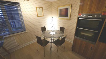 4 bedroom townhouse to rent - Photo 3