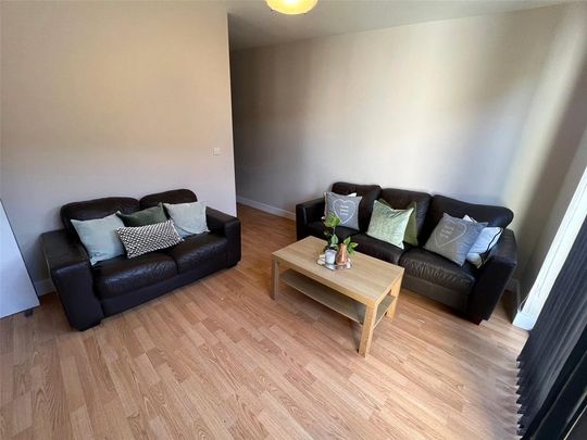 3 bedroom flat to rent - Photo 1