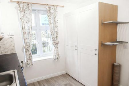 3 bedroom terraced house to rent - Photo 3