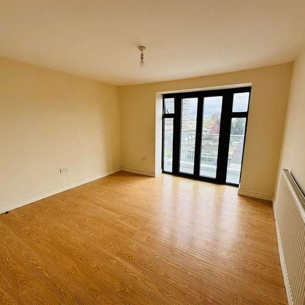 Flat - Barking Road, London, E6 - Photo 1