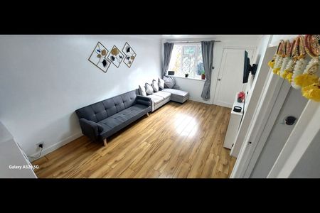 3 Bed Terraced House, Alfriston Road, CV3 - Photo 3