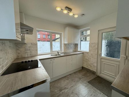 4 bedroom House To Let - Photo 5