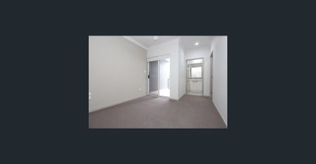 Modern Two-Bedroom Apartment with Dual Balconies and Secure Parking in Prime Location - Photo 5