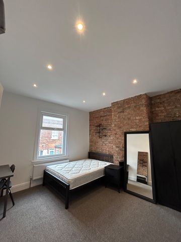 4 Bed Terraced House, Cedar Grove, M14 - Photo 4