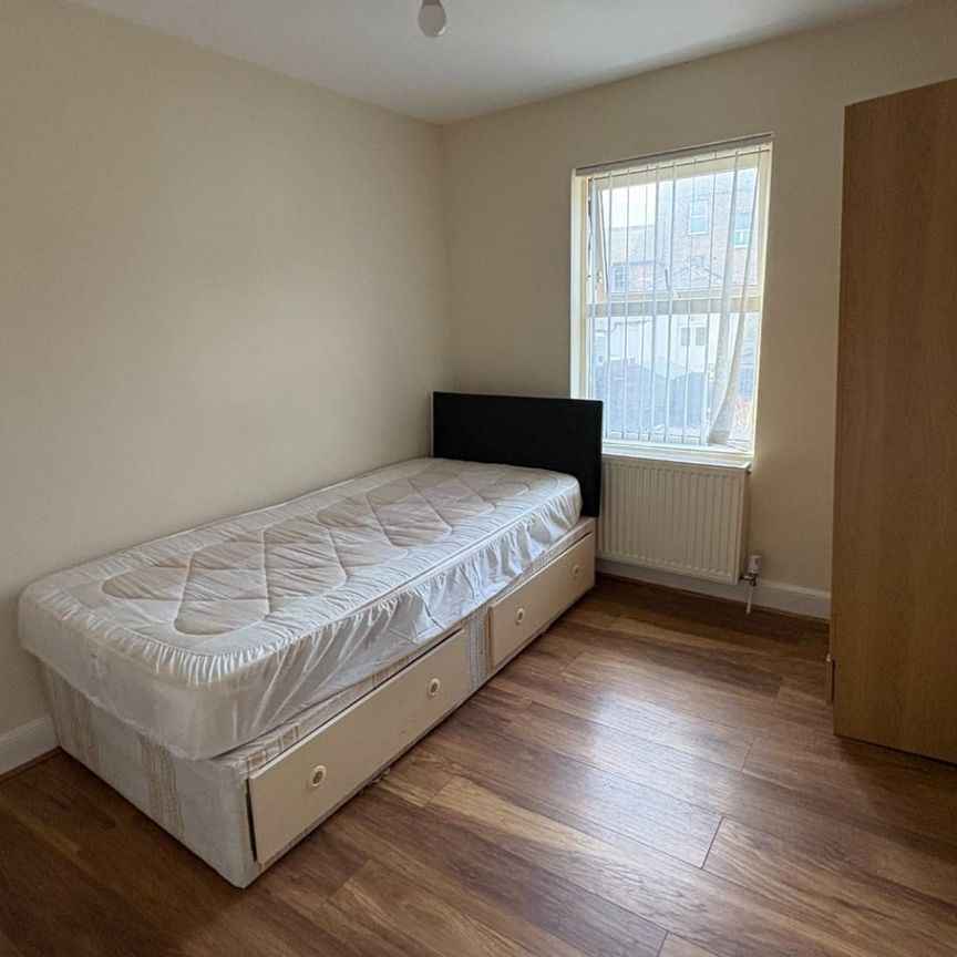 1 bedroom Flat To Let - Photo 1