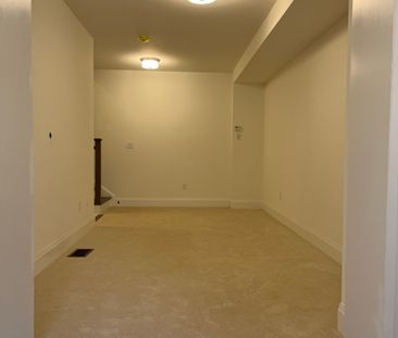 For Lease - 3322 Azam Way, Oakville, Ontario - Photo 3