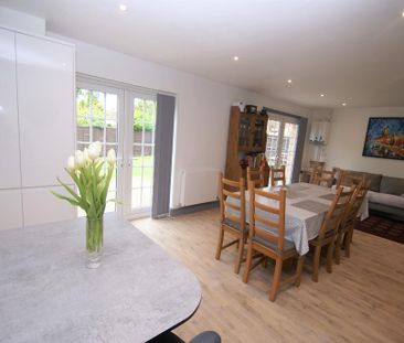4 bedroom detached house to rent - Photo 4