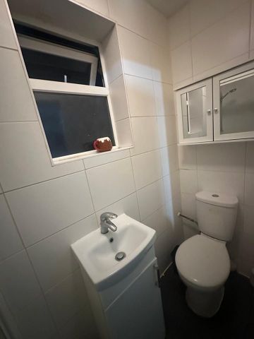 Studio Flat, Middleham Road, N18 - Photo 5