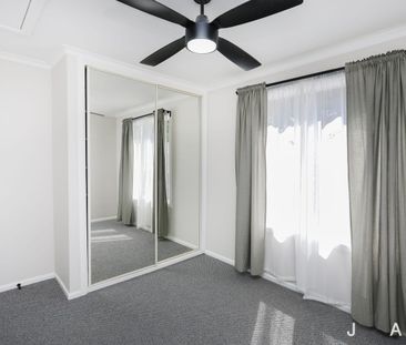 Stylish Renovated unit in the Heart of Footscray - Photo 5