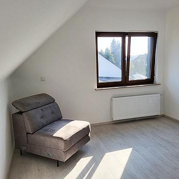 Neuwertige teilmöblierte Dachgeschosswohnung in Nentershausen mit Balkon! - Photo 1