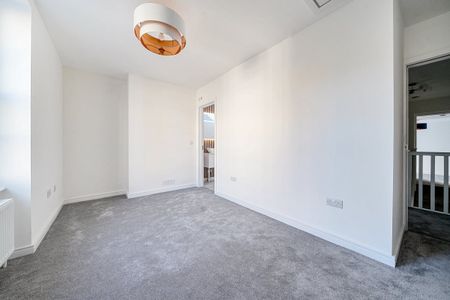 4 bedroom terraced house to rent - Photo 3