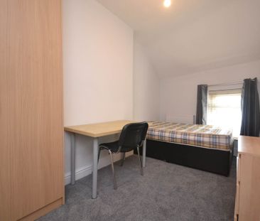 Price £600 pcm - Available Now - Unfurnished - Photo 2