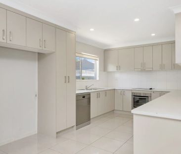 Relaxed Living with Pool and Outdoor Entertaining - Photo 6