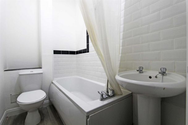 Ramuz Drive, Westcliff On Sea - Photo 1