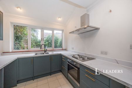 4 bedroom house to rent Powerscourt Road, Portsmouth, Hampshire, PO2 - Photo 2