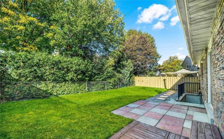For Lease - 72 Ashton Road, Newmarket, Ontario - Photo 4
