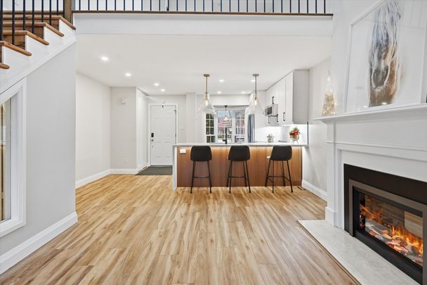 For Lease - 1280 Maple Crossing Boulevard Unit# 20, Burlington, Ontario - Photo 1