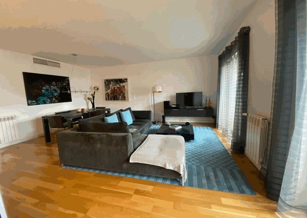 Apartamento T2 para arrendamento sem móveis com piscina nas Laranjeiras, Lisboa