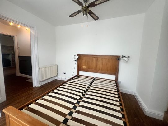 2 Bed Flat, Woodhouse Hill Road, LS10 - Photo 1