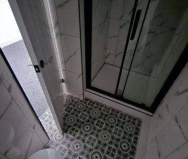 1 bed Flat - To Let - Photo 4