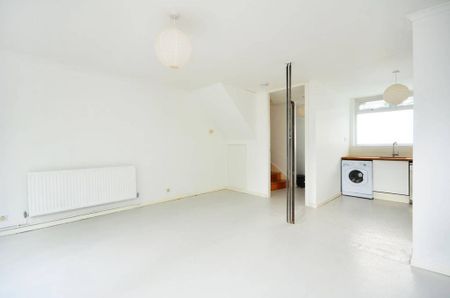3 bedroom flat to rent - Photo 4