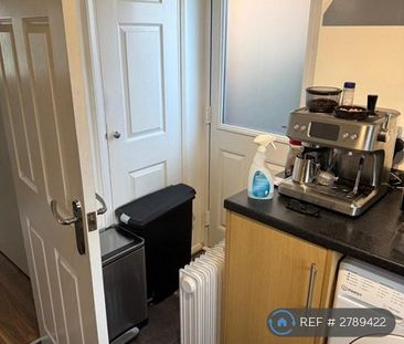 2 bedroom semi-detached house to rent - Photo 6