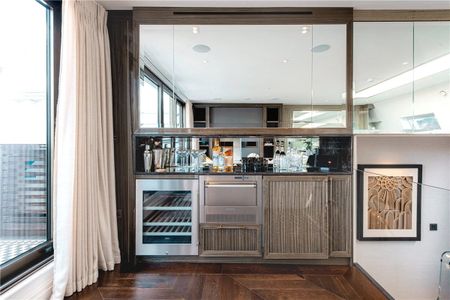 A modern 3 bedroom, 3 bathroom penthouse on the fourth floor of a Stucco-fronted building from the early 1860s. One of only two penthouses, positioned on the top floors with views over Hyde Park. EPC rating C | Council Tax Band G - Photo 2