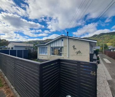 Sunny and warm three bedroom townhouse in Waterloo - Photo 2