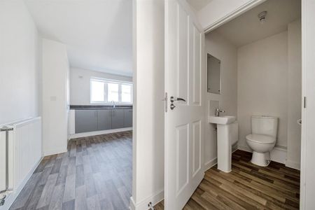 3 bedroom semi-detached house to rent - Photo 5