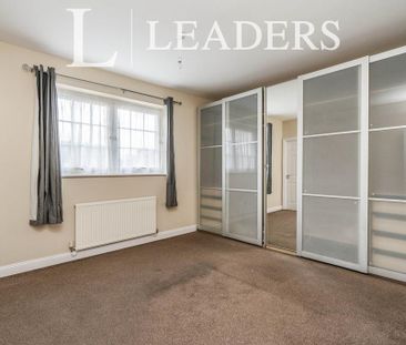 4 bedroom detached house to rent - Photo 2