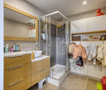 ZEER RUIM APPARTEMENT VAN 136M² MET 3 SLPK'S IN HERK-DE-STAD - Photo 2
