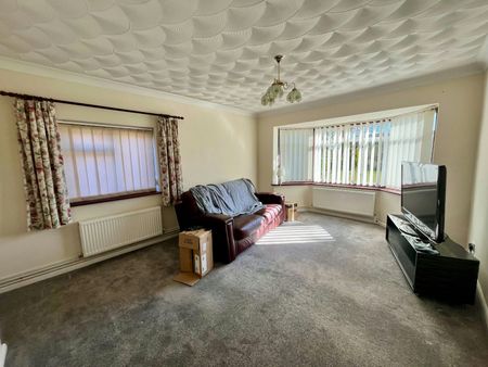 Detached bungalow to rent on - Photo 5