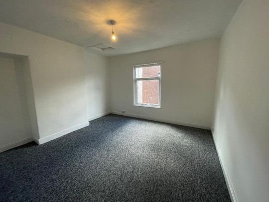 2 bedroom end of terrace house to rent - Photo 1