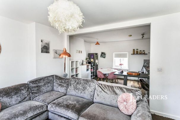 3 bedroom apartment to rent - Photo 1