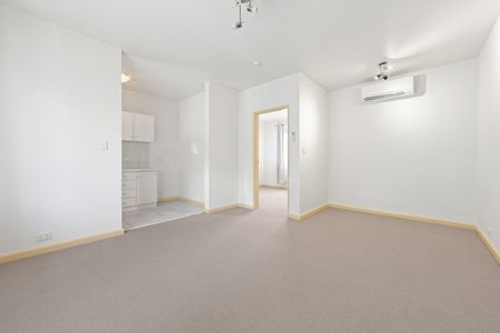 2/49 Flemington Street, Travancore VIC 3032 - Photo 2