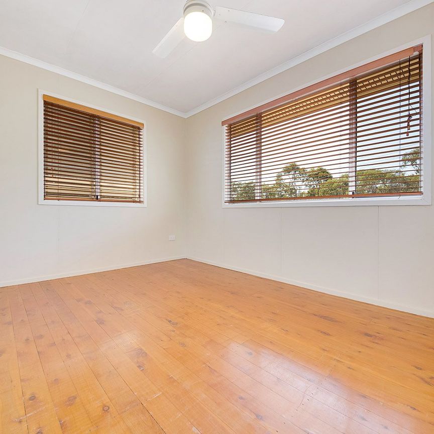 :: BREAK LEASE - NEAT AS A PIN, 3 BEDROOM FAMILY HOME - Photo 1