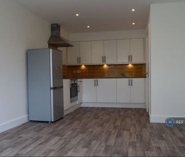 3 bedroom flat to rent - Photo 3