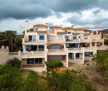 Semi-Detached House in Elviria – Marbella - Photo 3